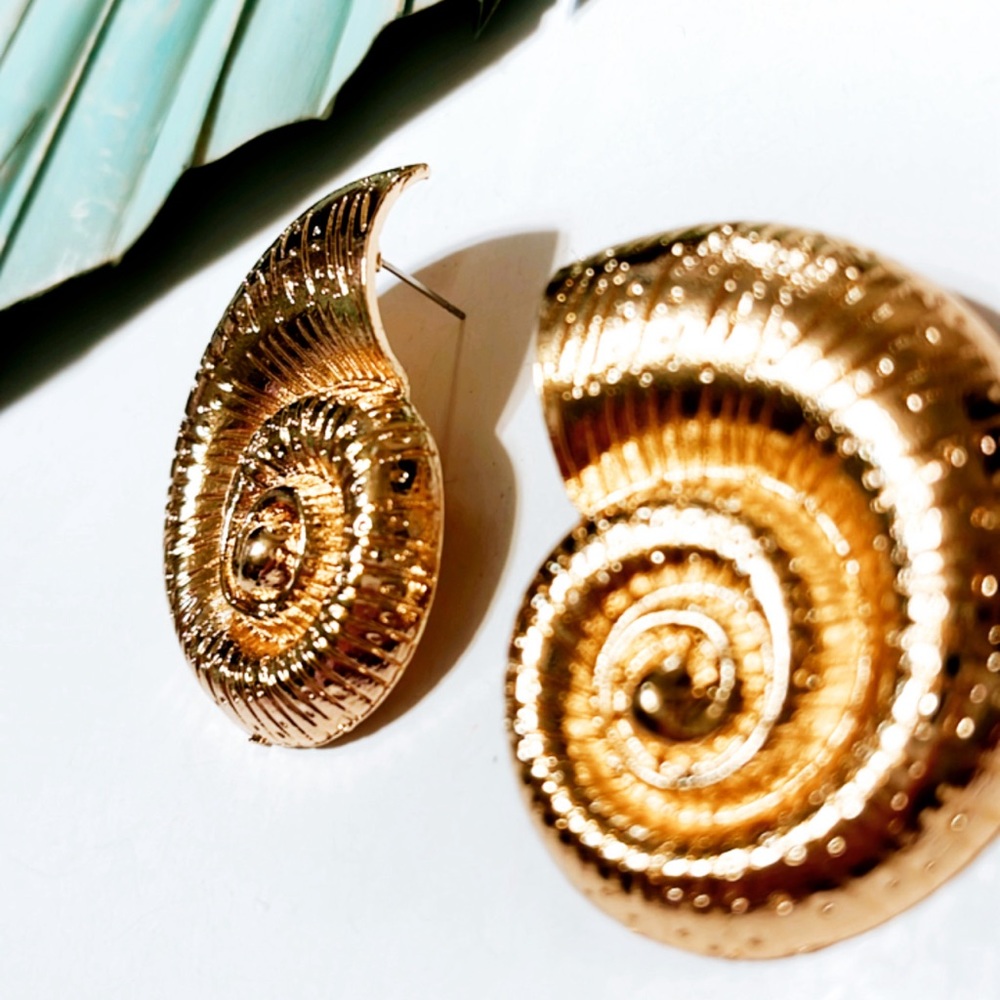 Gold seashell earrings S246 - Picture 2 of 3